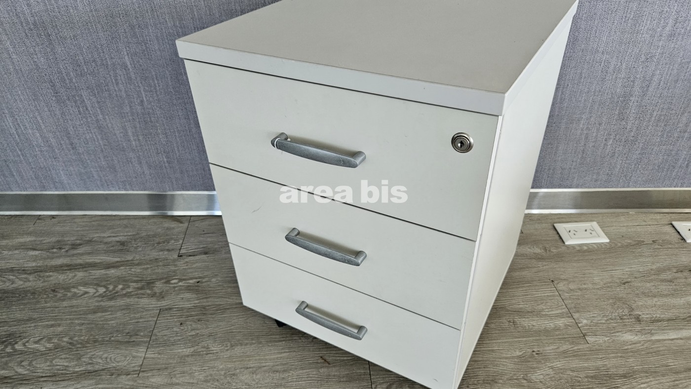 Cajonera rodante usada, en area bis