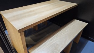 Mesa y banquetas
