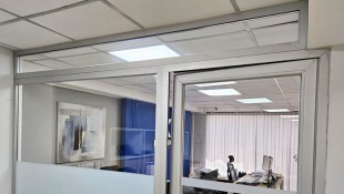 Frente puerta batiente